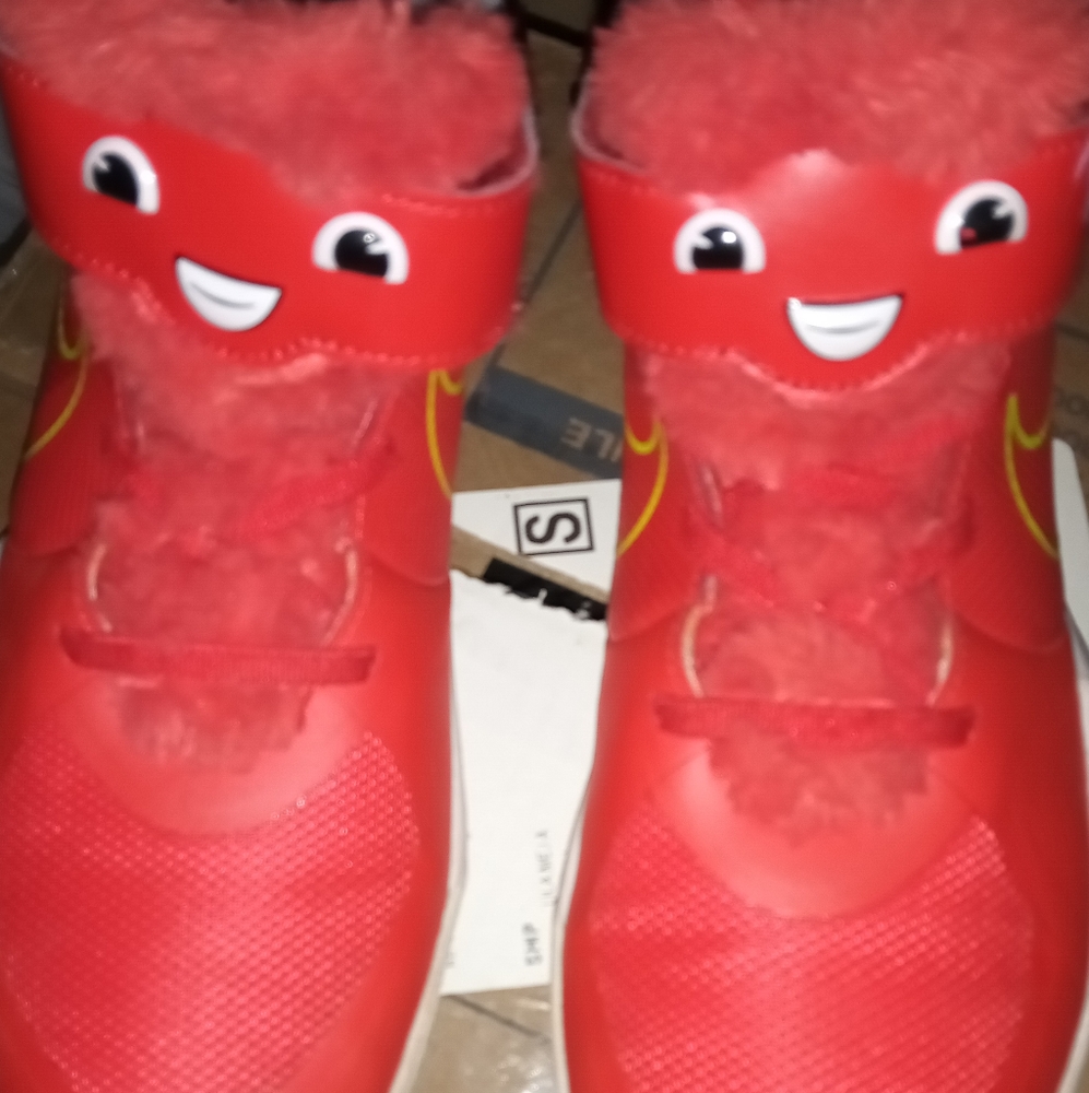 Nike size 3 youth/ size 5